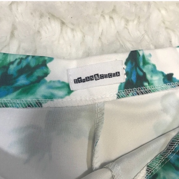 Sold Ethan and cocoa leaf print shorts - Picture 3 of 5